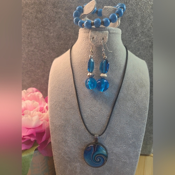 Jewelry - Blue Jewelry Set in Faux Leather Chord
